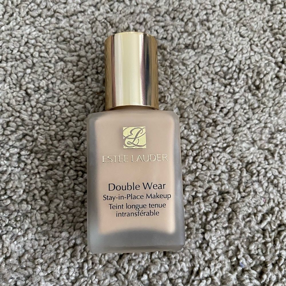 Estée Lauder double wear stay in place foundation